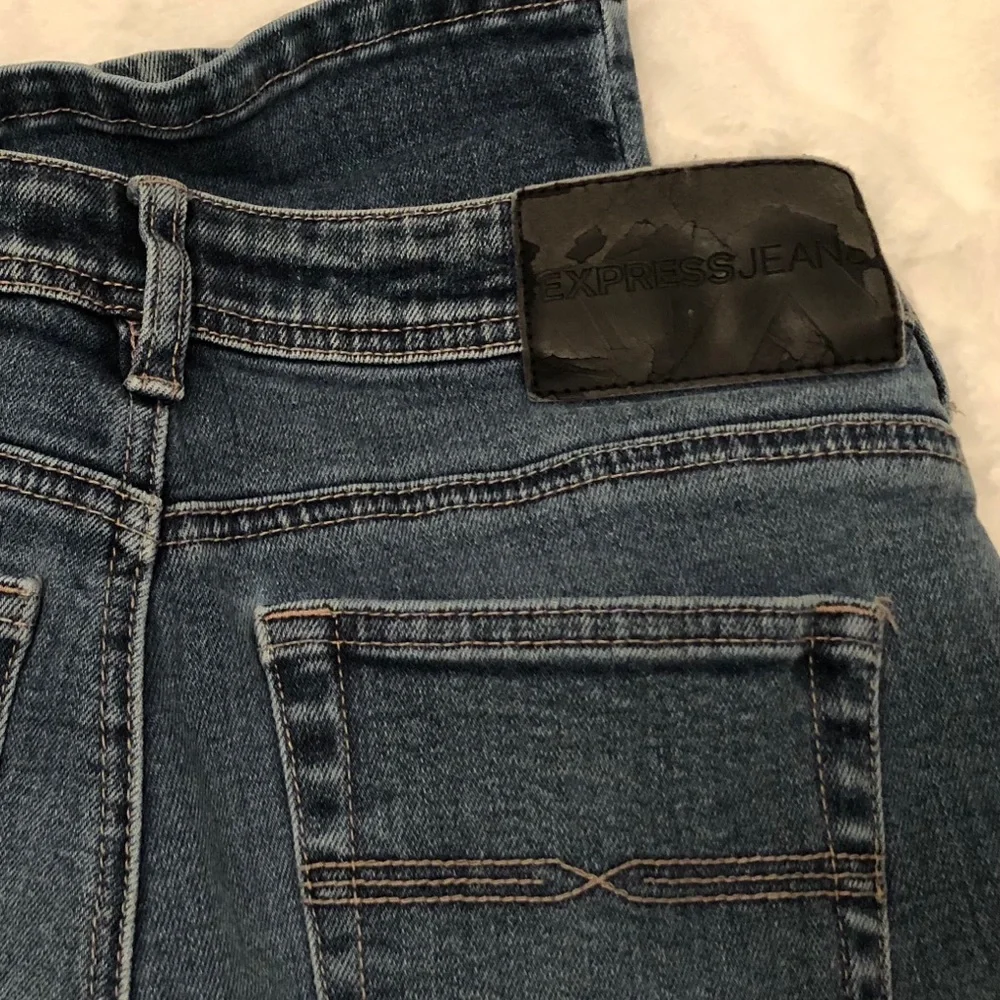 Express Jeans Stretch Fit & Flare (imperfect) 3/4s - Picture 5 of 9